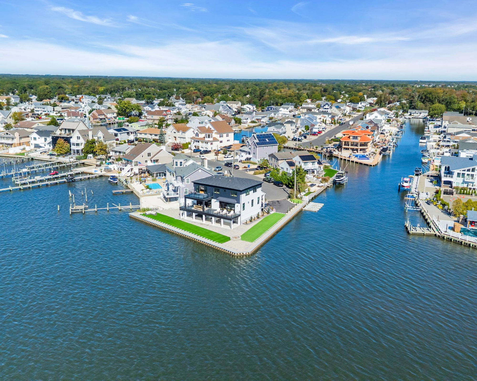  Exceptional Custom Built Waterfront Home - 物件實景