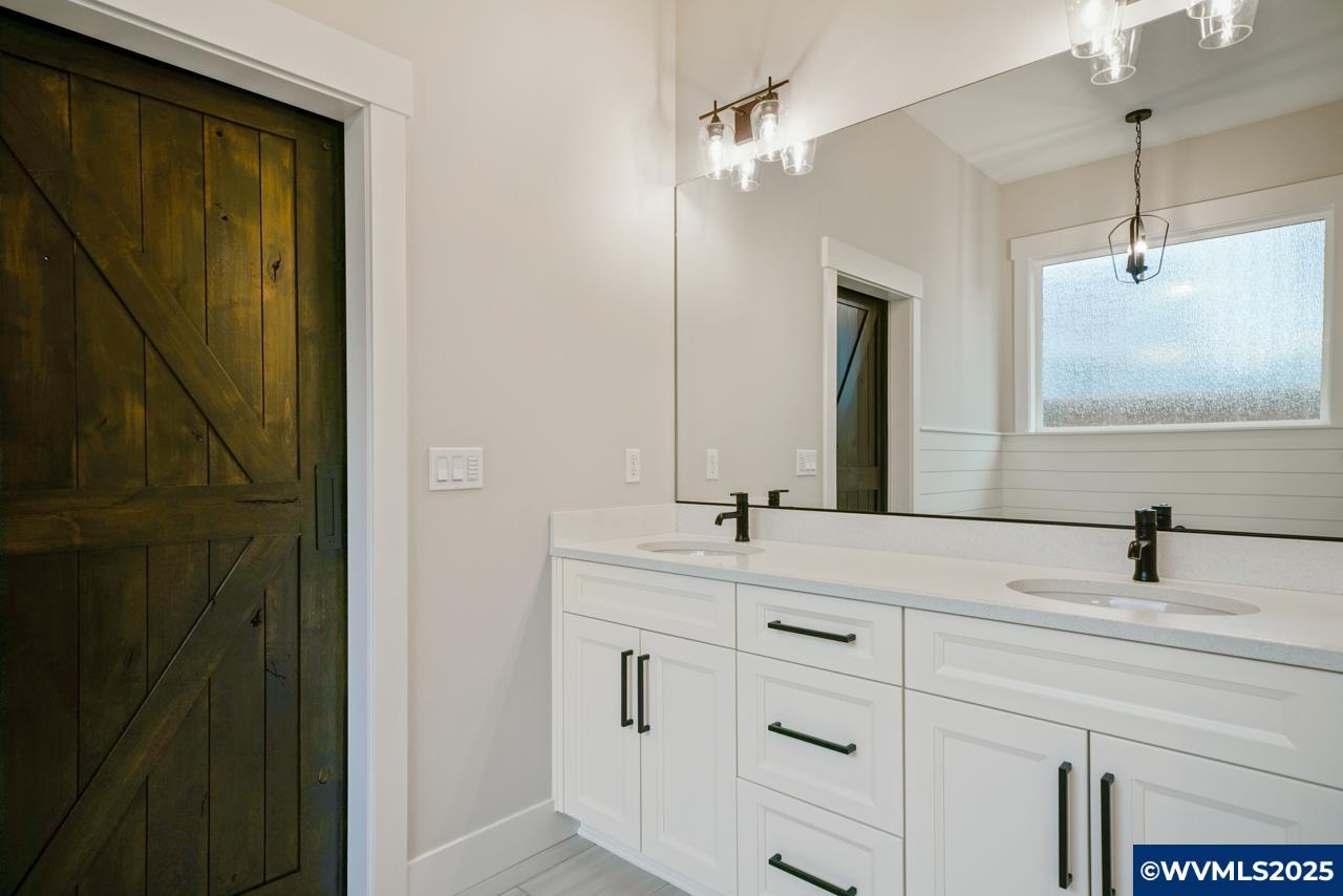 Salem, Oregon, 97306, United States, 4 Bedrooms Bedrooms, ,2 BathroomsBathrooms,Residential,For Sale,1857017