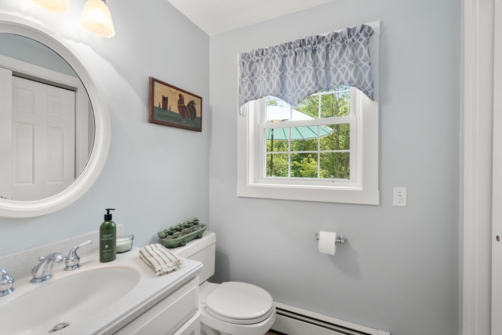 Paxton, Massachusetts, 01612, United States, 4 Bedrooms Bedrooms, ,4 BathroomsBathrooms,Residential,For Sale,1940308