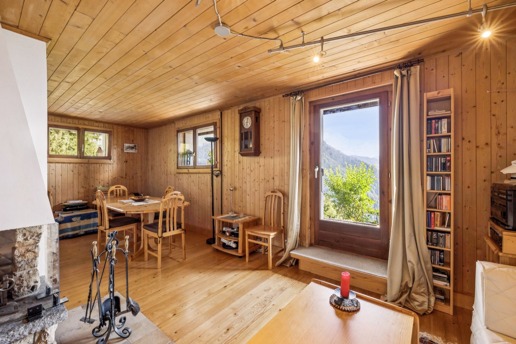  Traditional chalet in need of renovation in Gryon, with a view and a large garde - 物件實景