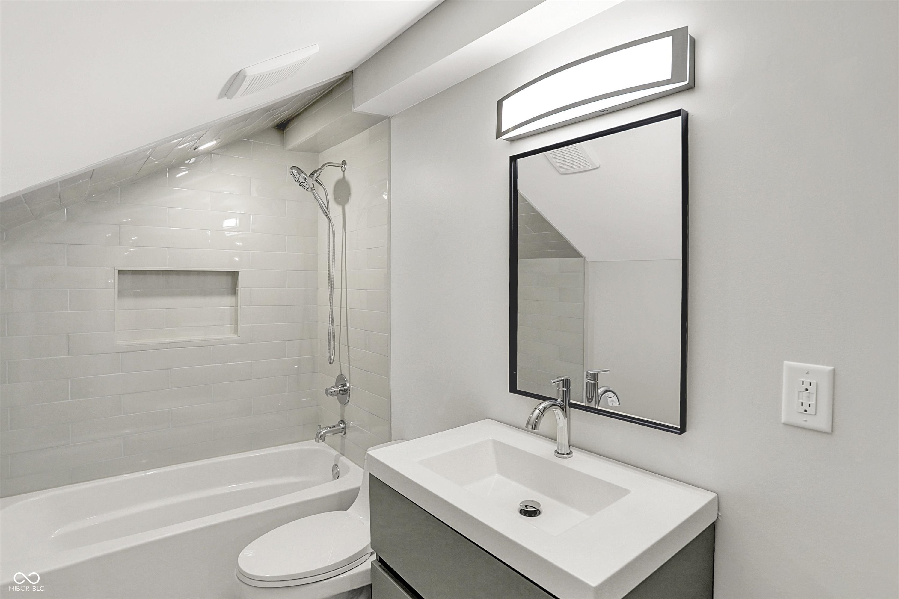 Indianapolis, Indiana, 46205, United States, 3 Bedrooms Bedrooms, ,3 BathroomsBathrooms,Residential,For Sale,1982816