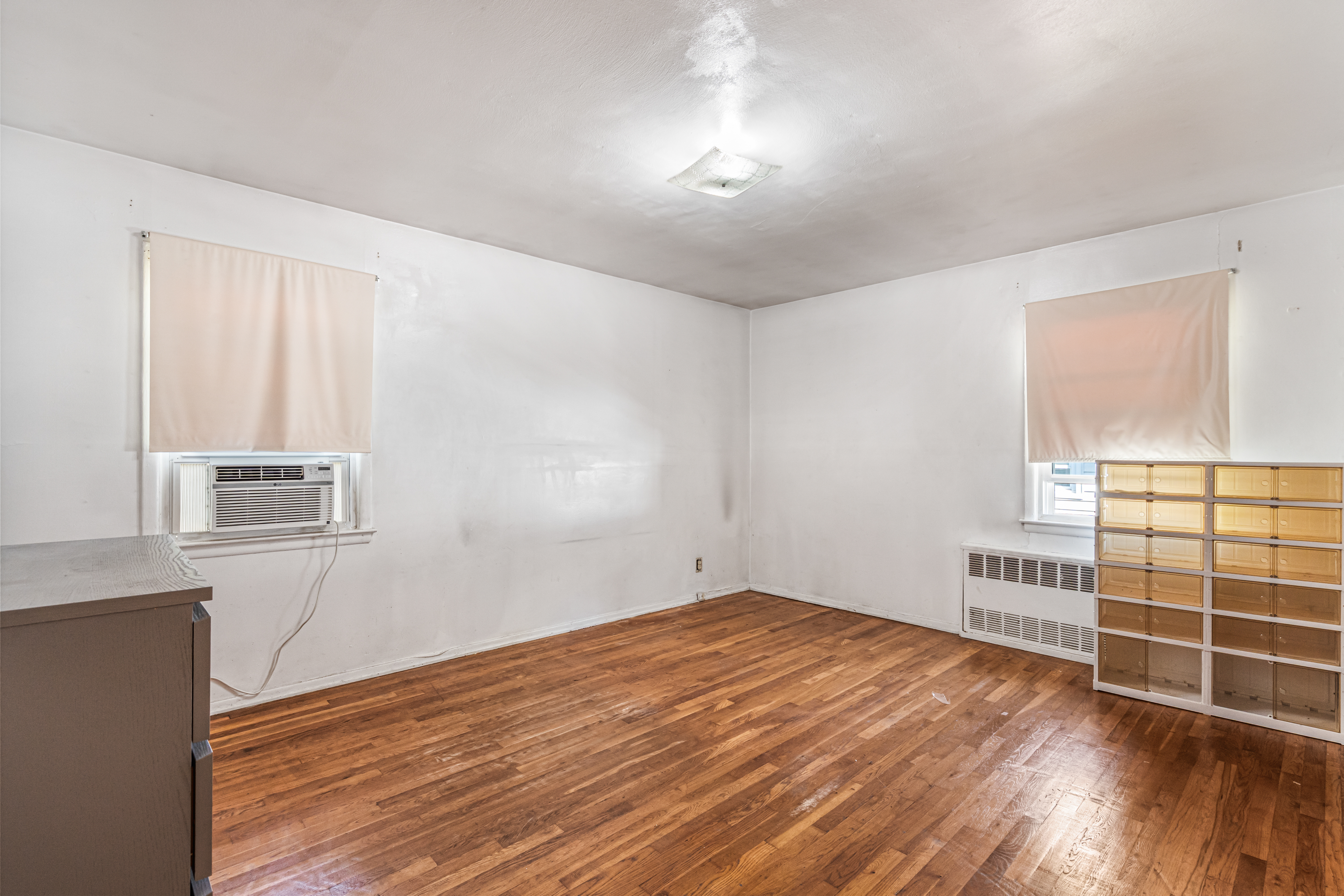  221-51 Braddock Avenue, Queens Village, NY, 11427 - 物件實景