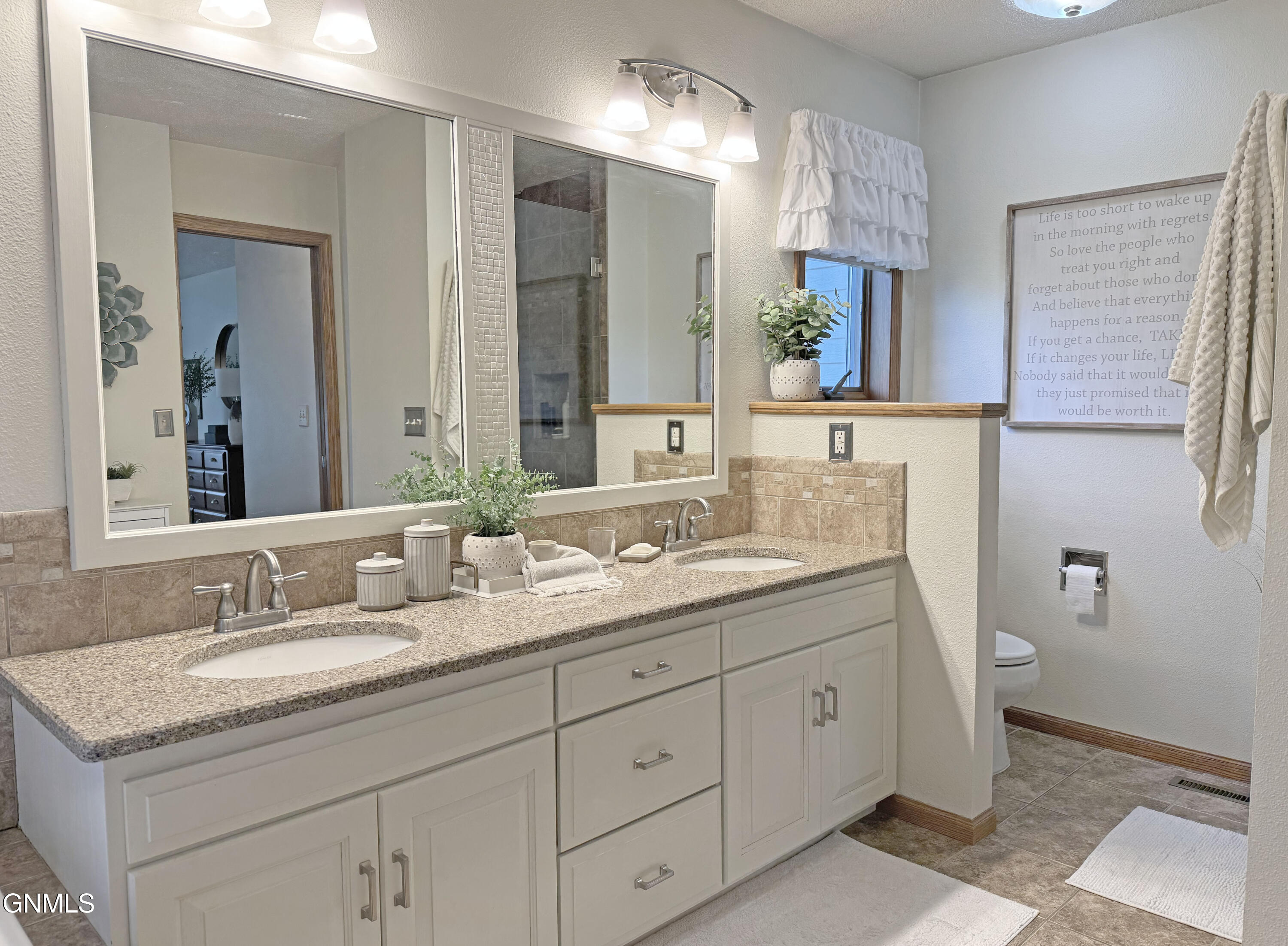 Bismarck, North Dakota, 58503, United States, 5 Bedrooms Bedrooms, ,2 BathroomsBathrooms,Residential,For Sale,2001566