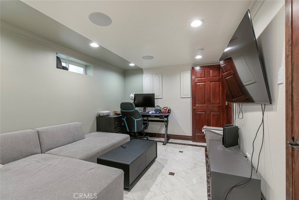 Glendale, California, 91201, United States, 4 Bedrooms Bedrooms, ,5 BathroomsBathrooms,Residential,For Sale,1969452