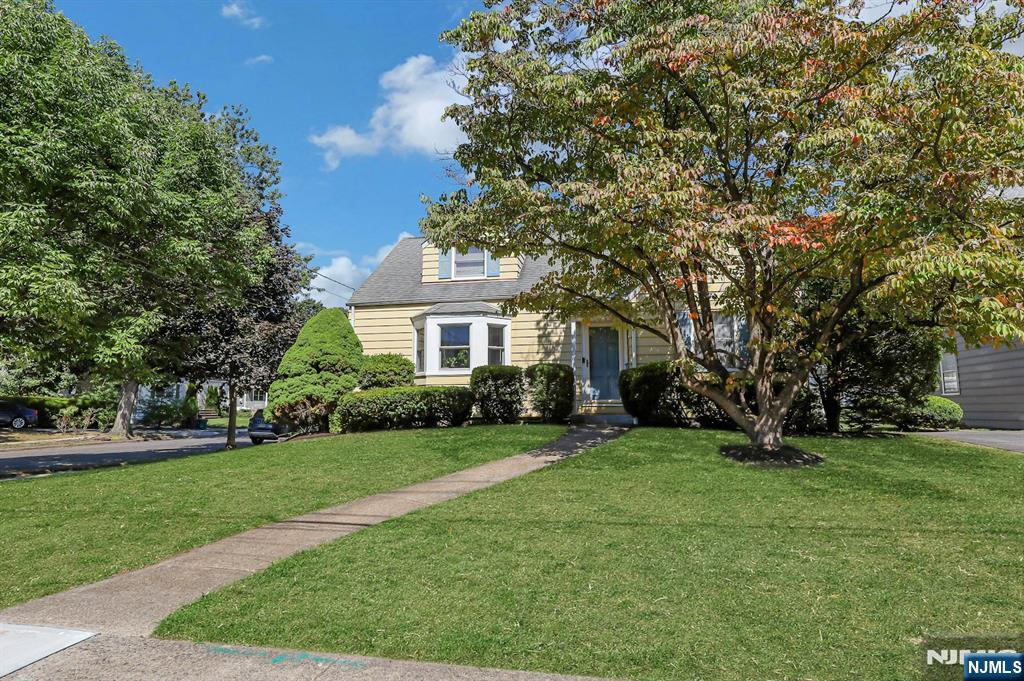 Fair Lawn, New Jersey, 07410, United States, 4 Bedrooms Bedrooms, ,2 BathroomsBathrooms,Residential,For Sale,1940655