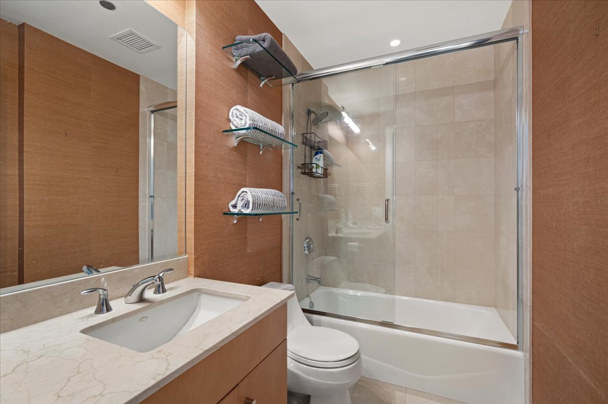 Chicago, Illinois, 60611, United States, 2 Bedrooms Bedrooms, ,3 BathroomsBathrooms,Residential,For Sale,1938726
