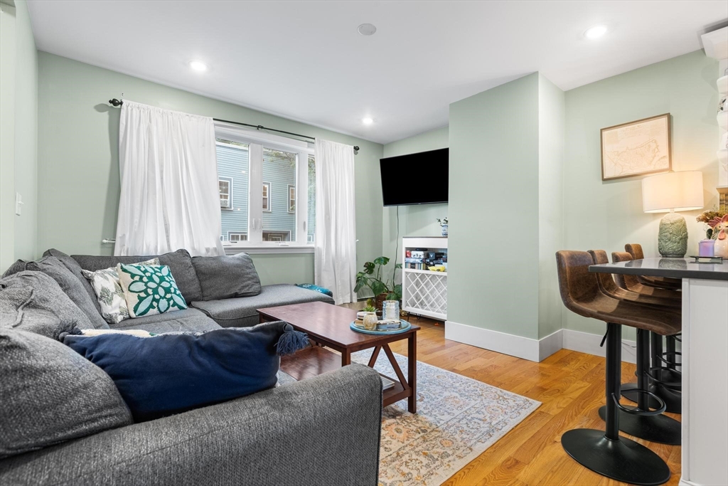 Boston, Massachusetts, 02129, United States, 5 Bedrooms Bedrooms, ,2 BathroomsBathrooms,Residential,For Sale,1890648