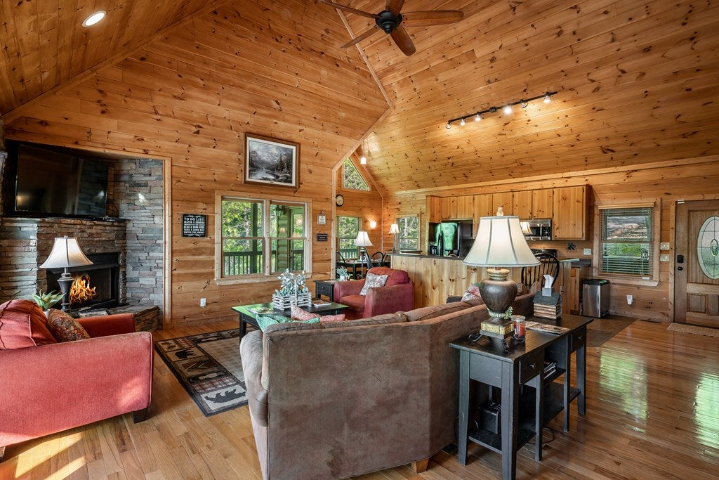 Mineral Bluff, Georgia, 30559, United States, 3 Bedrooms Bedrooms, ,3 BathroomsBathrooms,Residential,For Sale,1986292