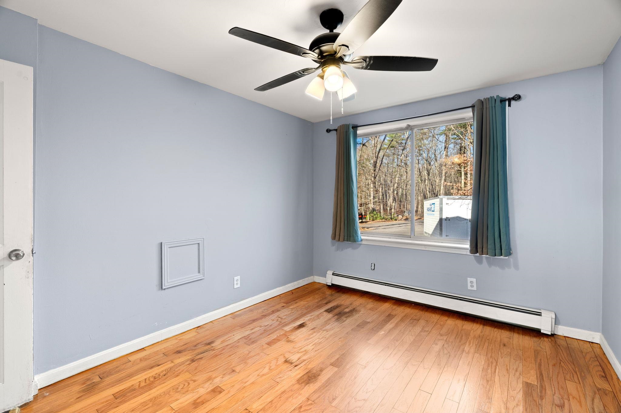 Plaistow, New Hampshire, 03865, United States, 4 Bedrooms Bedrooms, ,1 BathroomBathrooms,Residential,For Sale,2001863