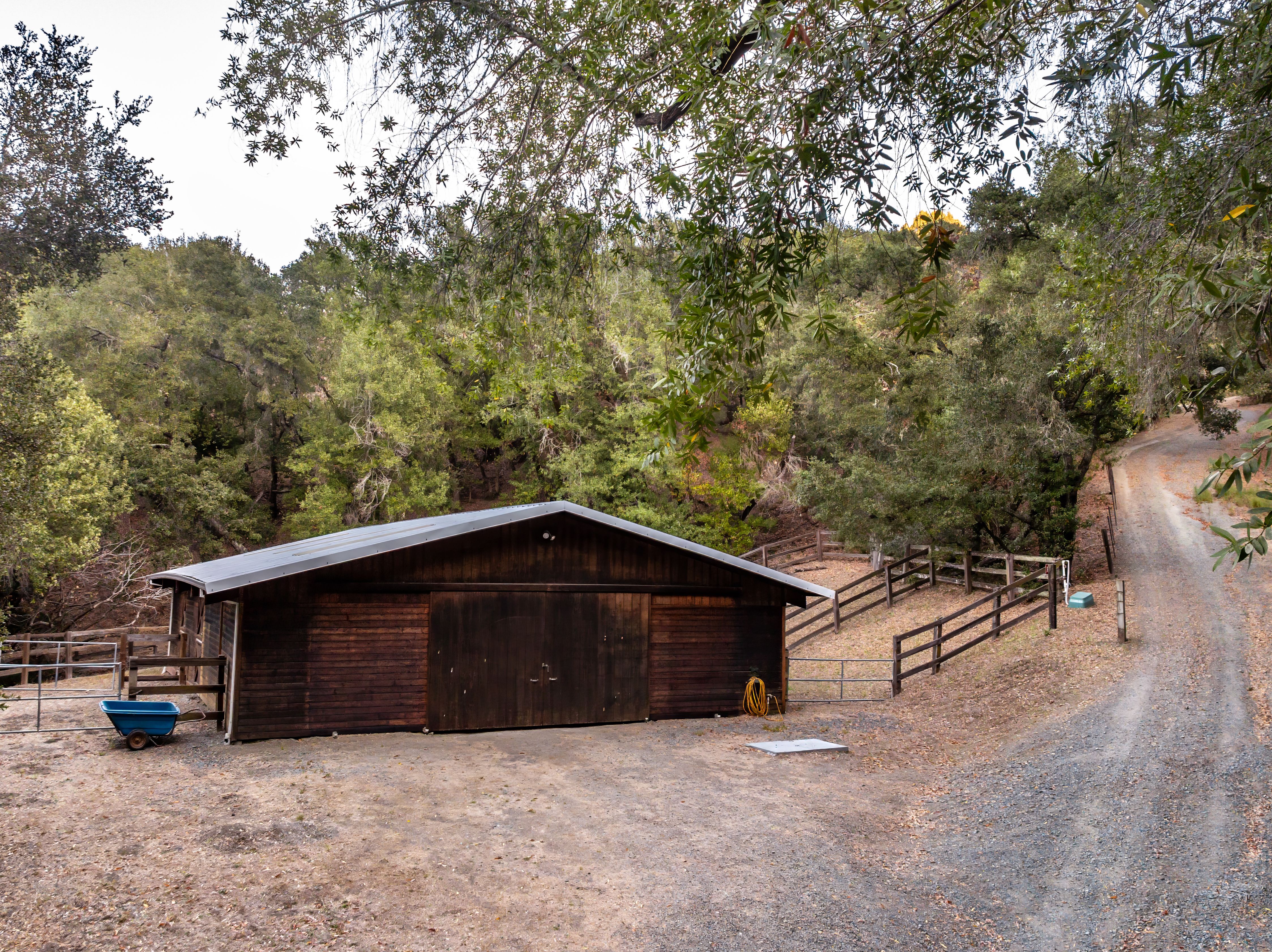  Private Retreat with Acreage - 物件實景