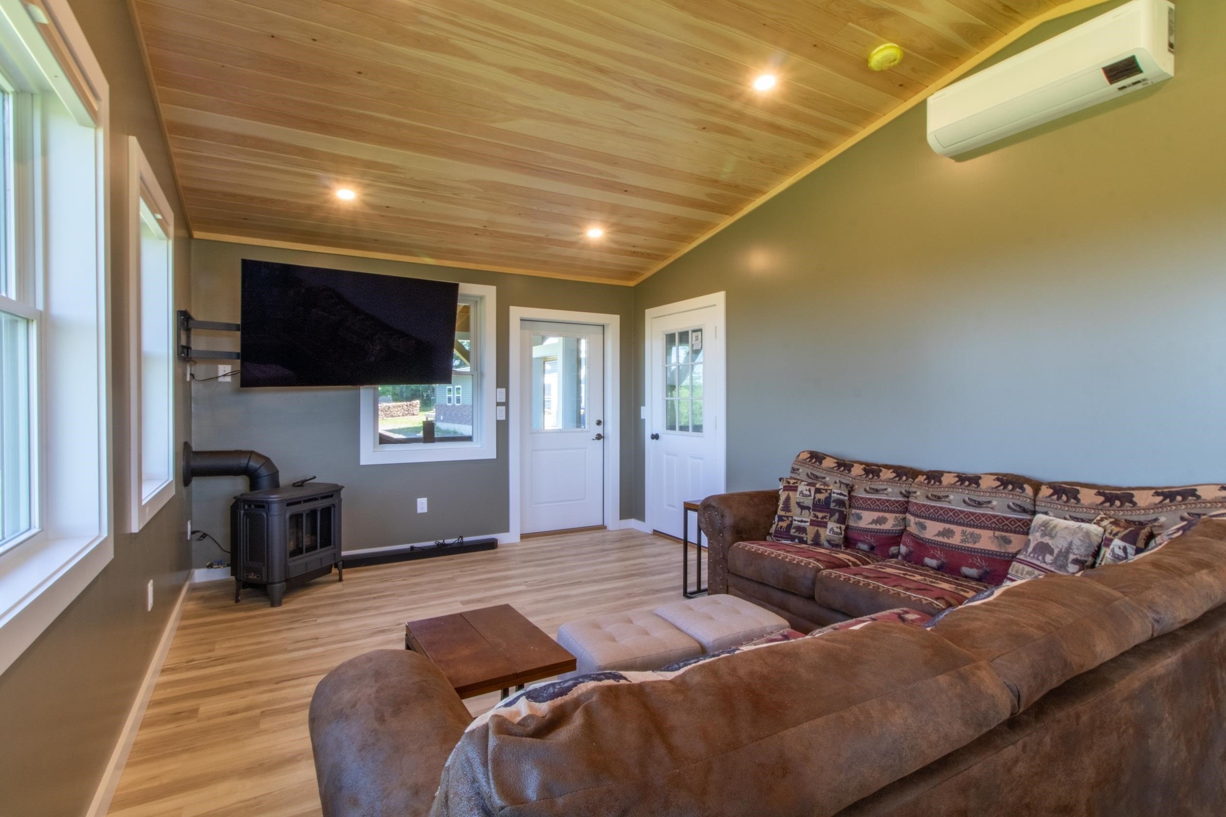 Charleston, Vermont, 05872, United States, 3 Bedrooms Bedrooms, ,1 BathroomBathrooms,Residential,For Sale,1893368