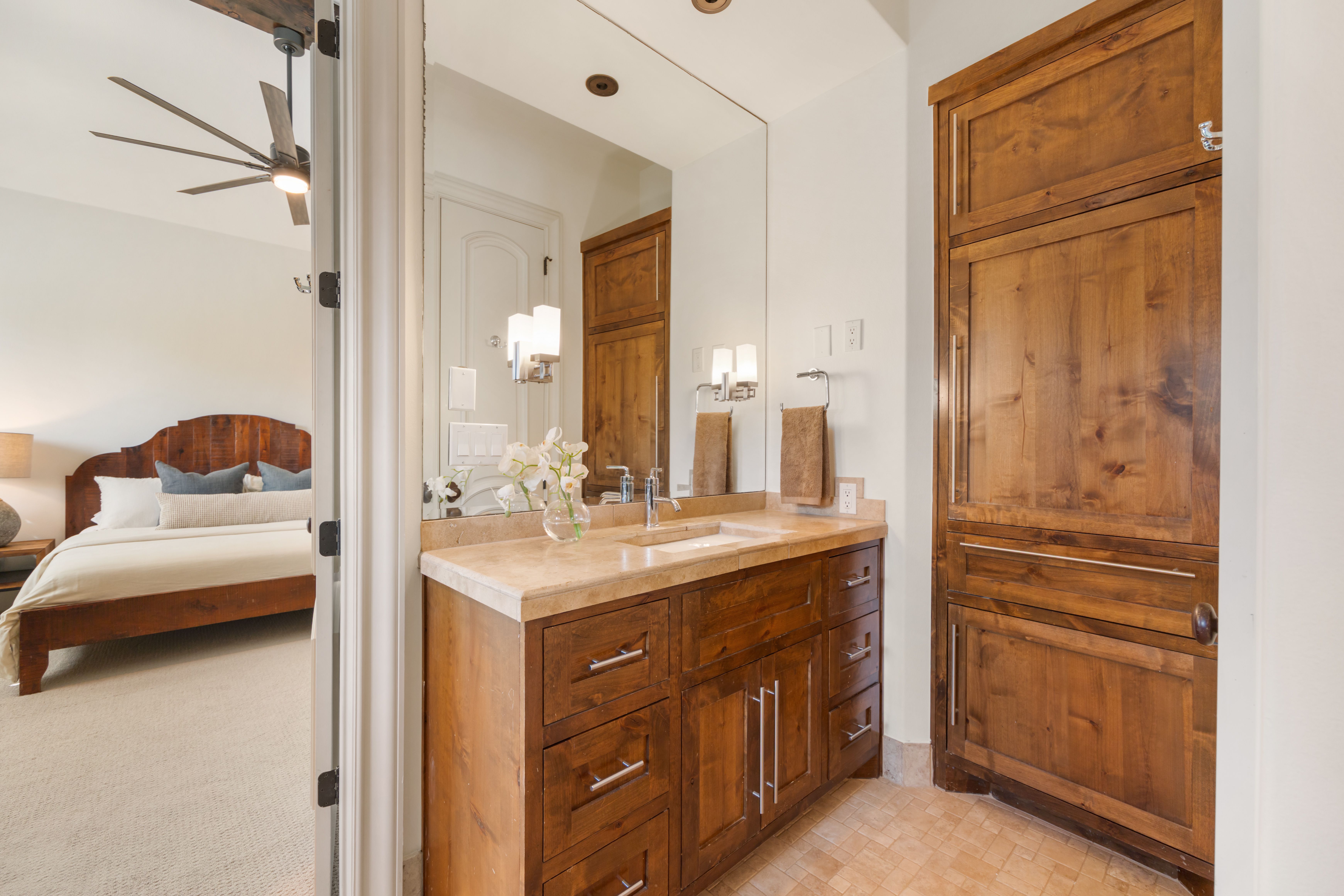  Refined Barton Hills Living  Private Garage  Exceptional 78704 Location - 物件實景