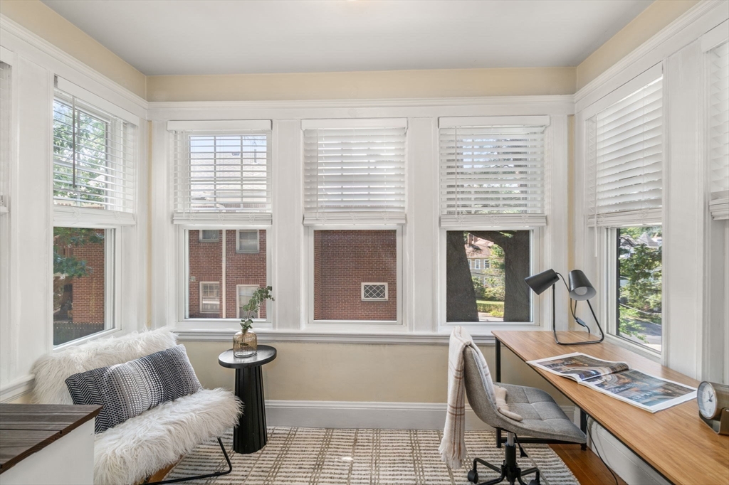 Newton, Massachusetts, 02458, United States, 2 Bedrooms Bedrooms, ,2 BathroomsBathrooms,Residential,For Sale,1906436