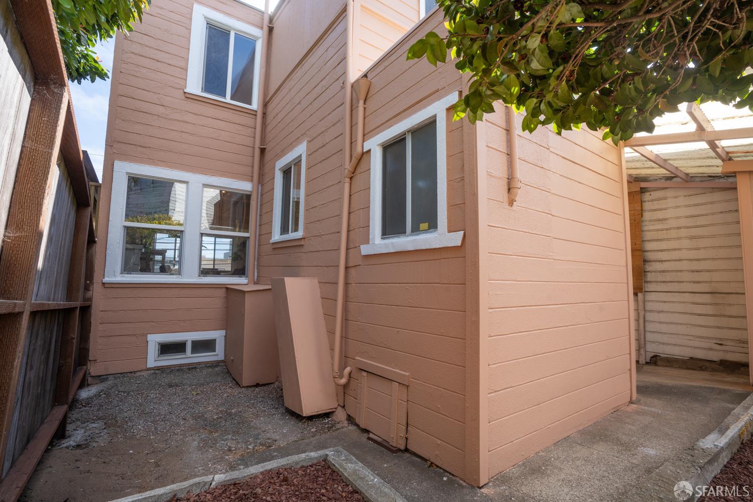 San Francisco, California, 94112, United States, 2 Bedrooms Bedrooms, ,3 BathroomsBathrooms,Residential,For Sale,1933594