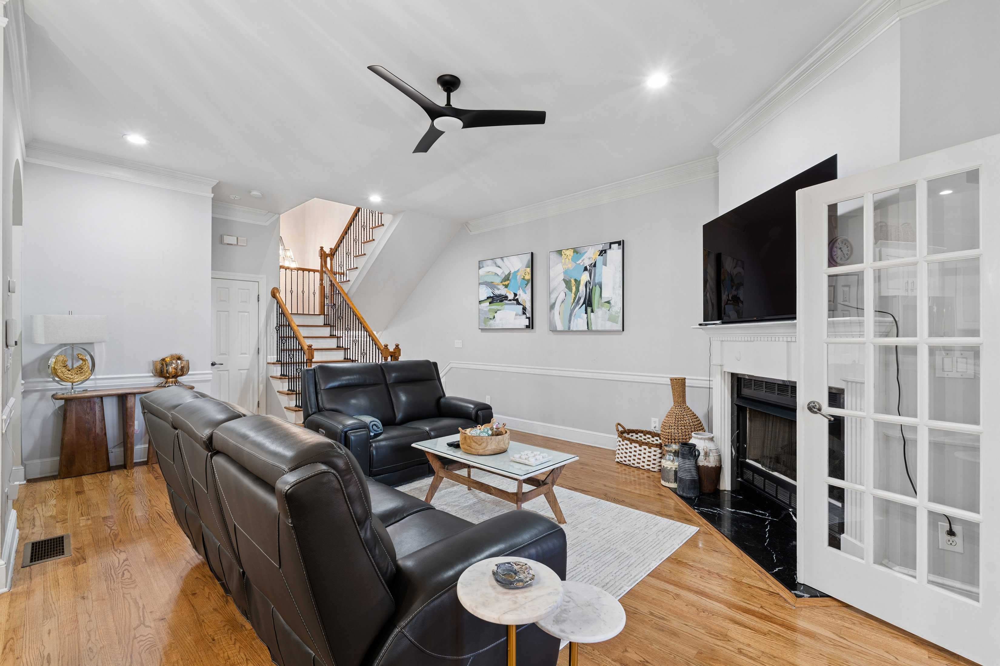  Elegant and Light-filled Townhome in Gated Olde Ivy at Vinings Community - 物件實景