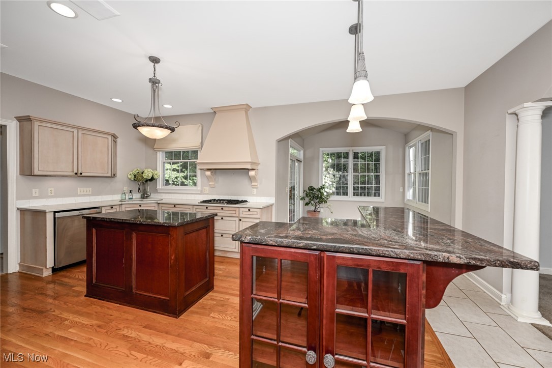 Aurora, Ohio, 44202, United States, 4 Bedrooms Bedrooms, ,4 BathroomsBathrooms,Residential,For Sale,1932632