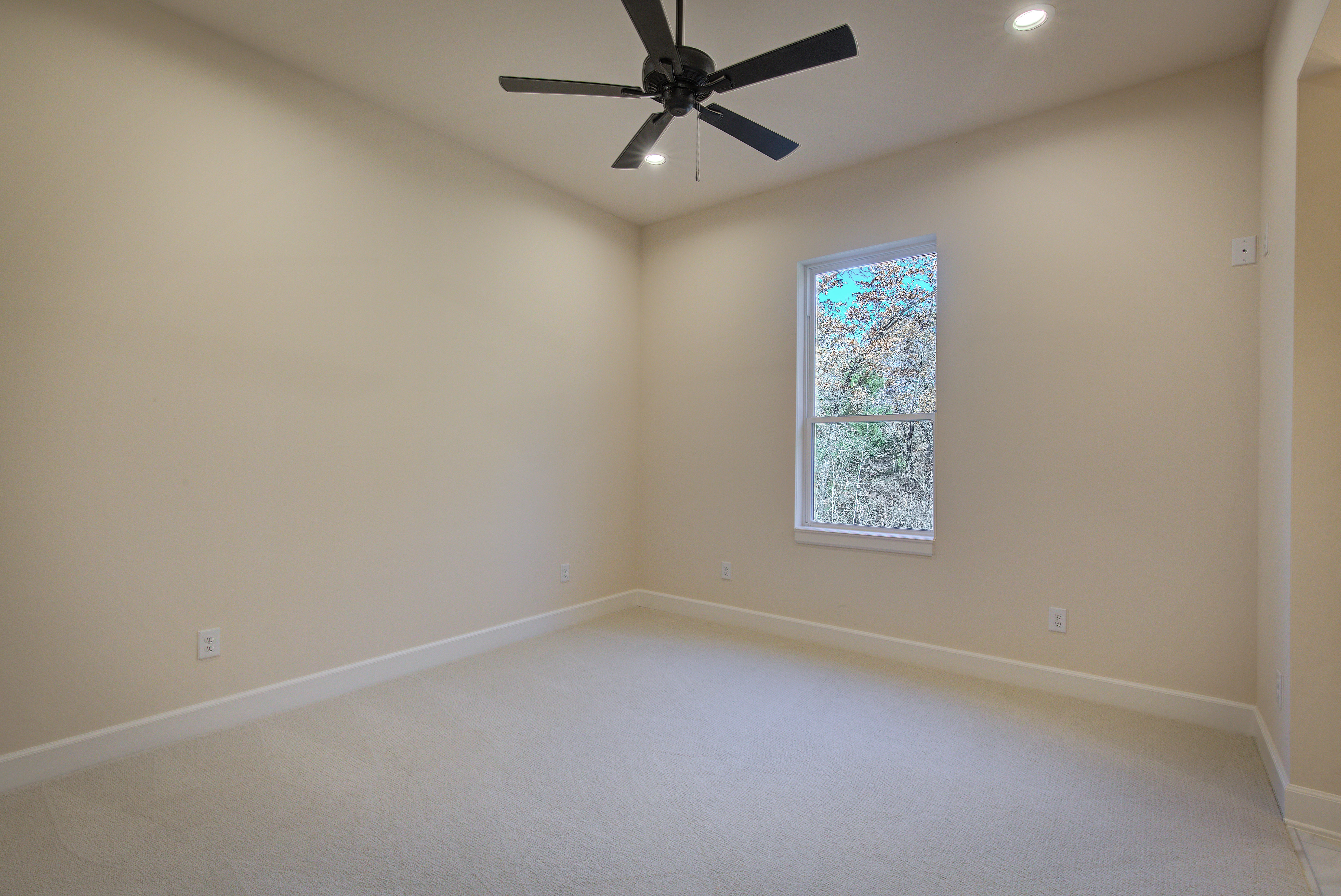 Mineola, Texas, 75773, United States, 4 Bedrooms Bedrooms, ,4 BathroomsBathrooms,Residential,For Sale,1981031