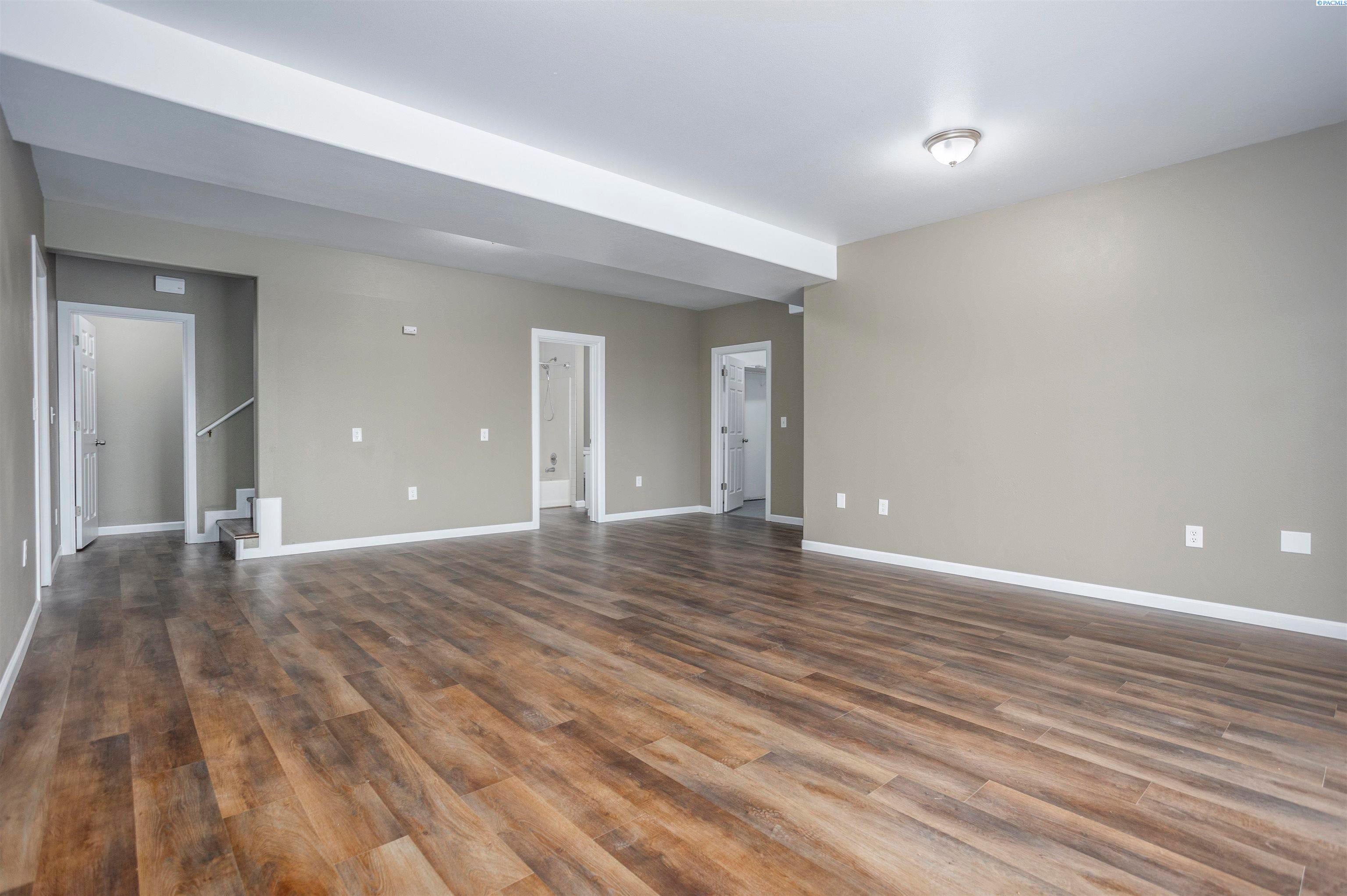 West Richland, Washington, 99353, United States, 5 Bedrooms Bedrooms, ,3 BathroomsBathrooms,Residential,For Sale,1923424