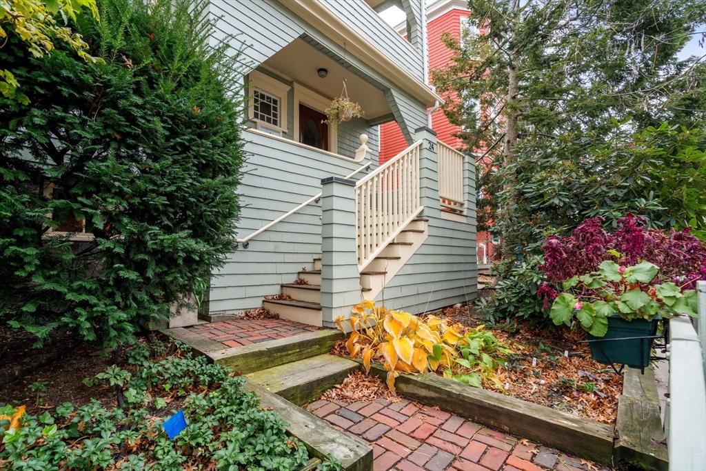 Cambridge, Massachusetts, 02140, United States, 2 Bedrooms Bedrooms, ,1 BathroomBathrooms,Residential,For Sale,1996055