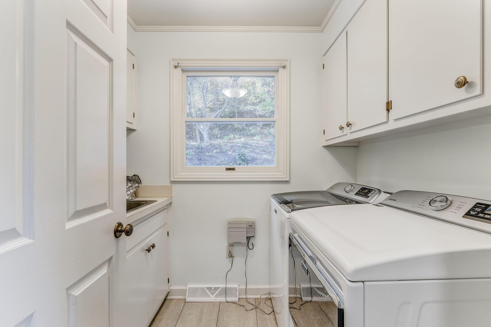 Dalton, Georgia, 30720, United States, 4 Bedrooms Bedrooms, ,4 BathroomsBathrooms,Residential,For Sale,1998245