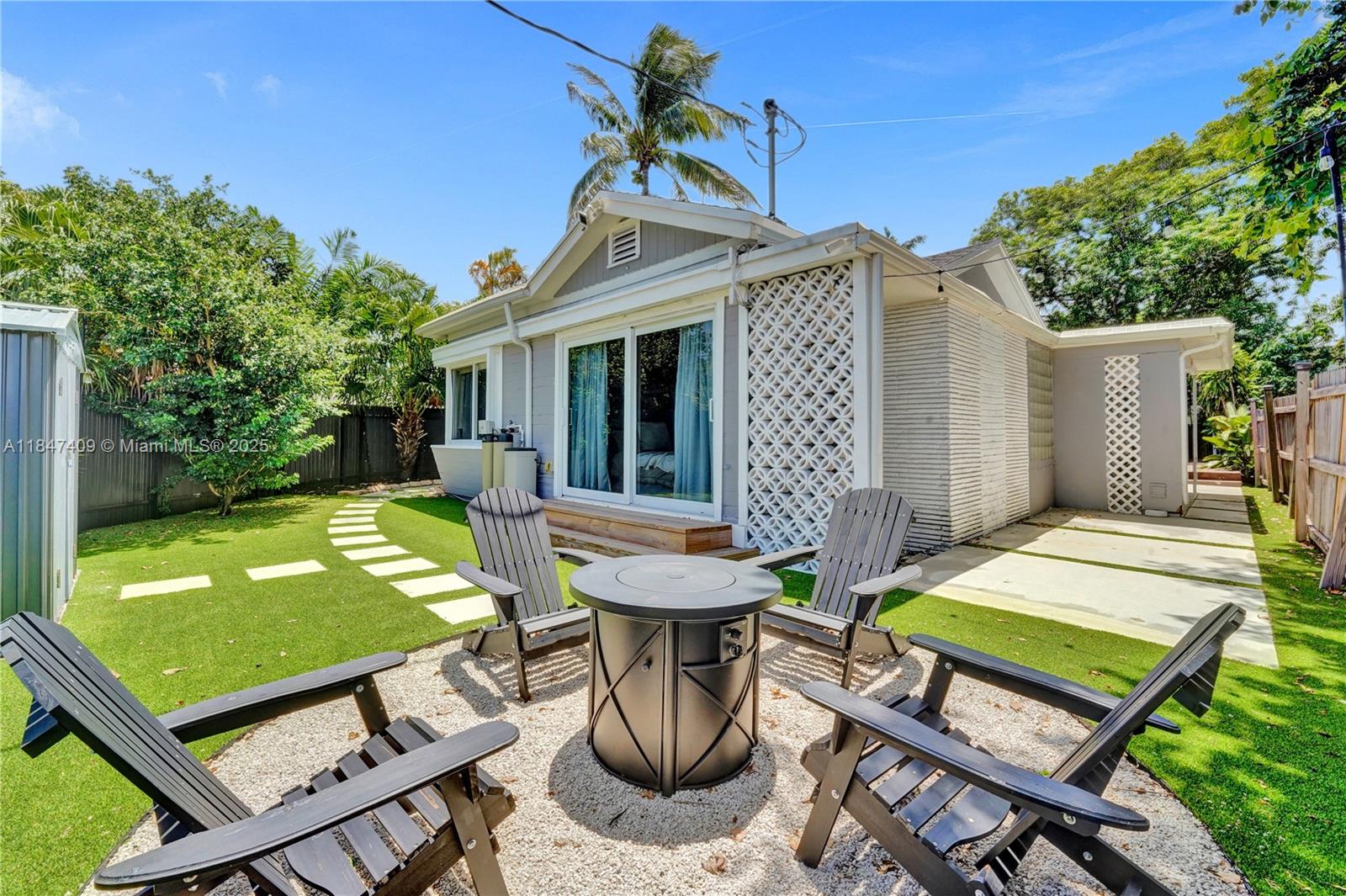 Fort Lauderdale, Florida, 33304, United States, 3 Bedrooms Bedrooms, ,2 BathroomsBathrooms,Residential,For Sale,1901342
