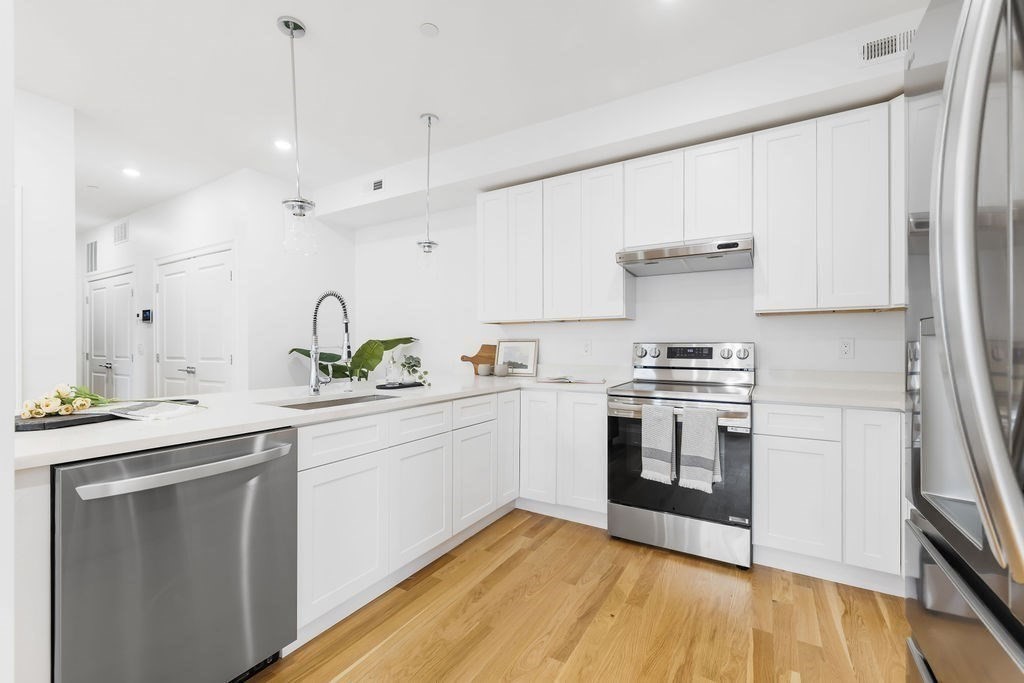 Marlborough, Massachusetts, 01752, United States, 2 Bedrooms Bedrooms, ,2 BathroomsBathrooms,Residential,For Sale,1973002