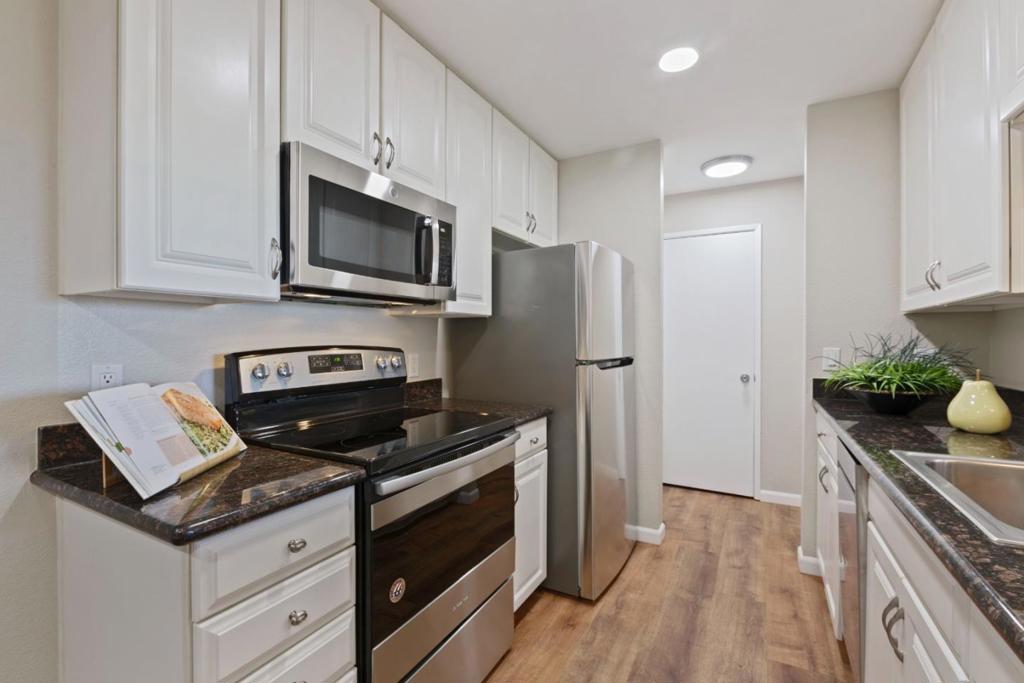 Hayward, California, 94544, United States, 2 Bedrooms Bedrooms, ,2 BathroomsBathrooms,Residential,For Sale,1983988