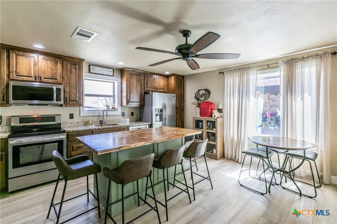 Granger, Texas, 76530, United States, 3 Bedrooms Bedrooms, ,2 BathroomsBathrooms,Residential,For Sale,1923229