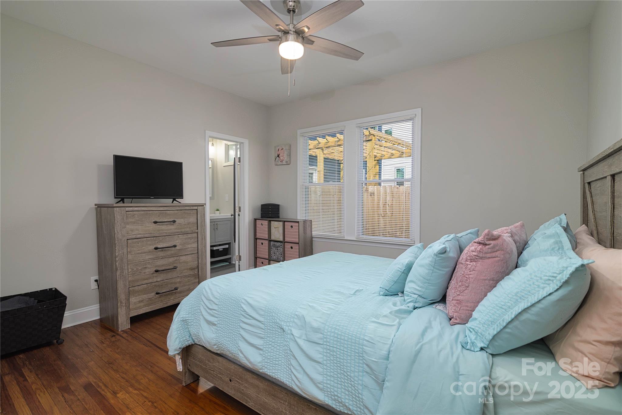 Charlotte, North Carolina, 28208, United States, 3 Bedrooms Bedrooms, ,2 BathroomsBathrooms,Residential,For Sale,1911586