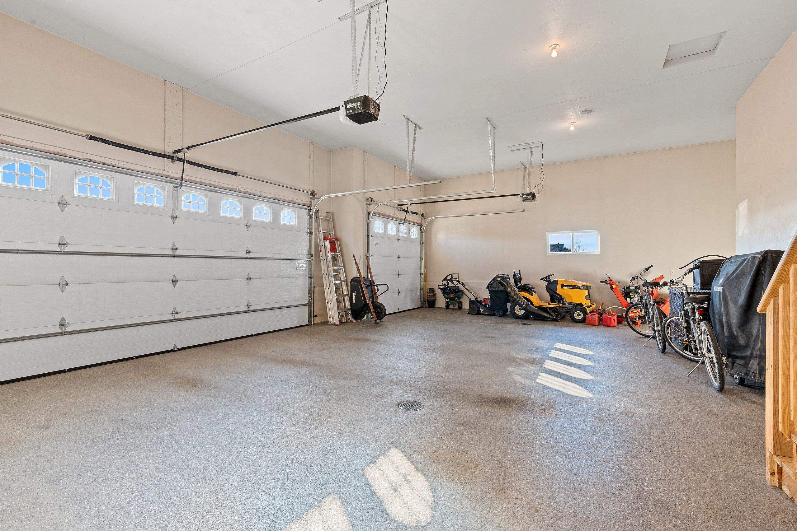 NEENAH, Wisconsin, 54956, United States, 3 Bedrooms Bedrooms, ,3 BathroomsBathrooms,Residential,For Sale,1986561