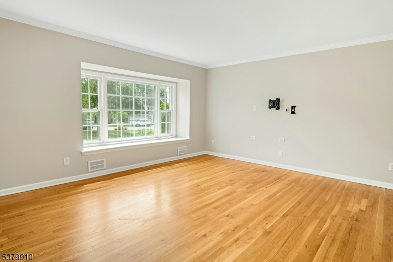 Mendham Boro, New Jersey, 07945, United States, 2 Bedrooms Bedrooms, ,3 BathroomsBathrooms,Residential,For Sale,1926186