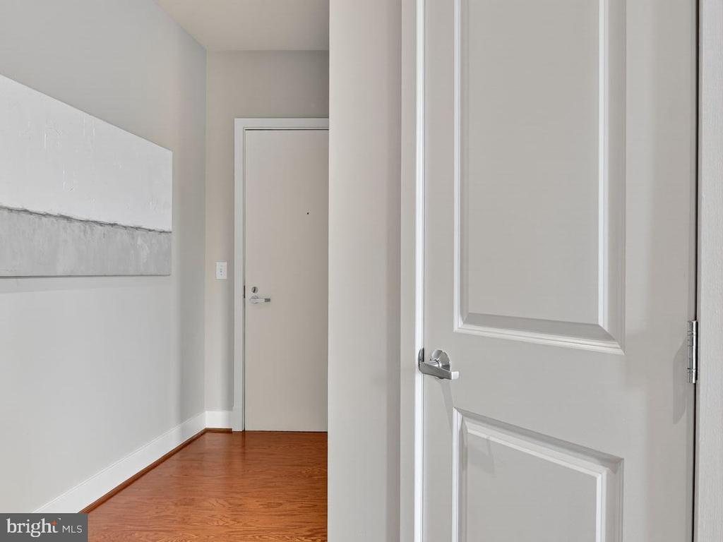 Arlington, Virginia, 22201, United States, 2 Bedrooms Bedrooms, ,2 BathroomsBathrooms,Residential,For Sale,1927773