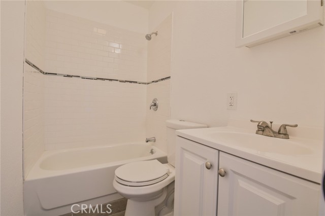 Los Angeles, California, 90001, United States, 4 Bedrooms Bedrooms, ,Residential,For Sale,1928071