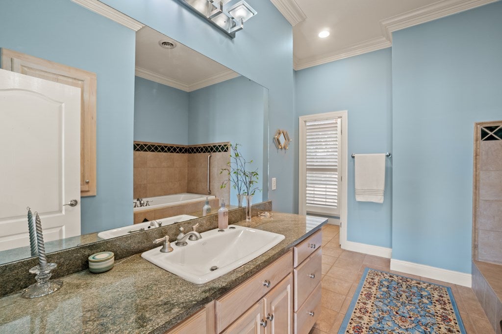 OXFORD, Mississippi, 38655, United States, 5 Bedrooms Bedrooms, ,6 BathroomsBathrooms,Residential,For Sale,1858310