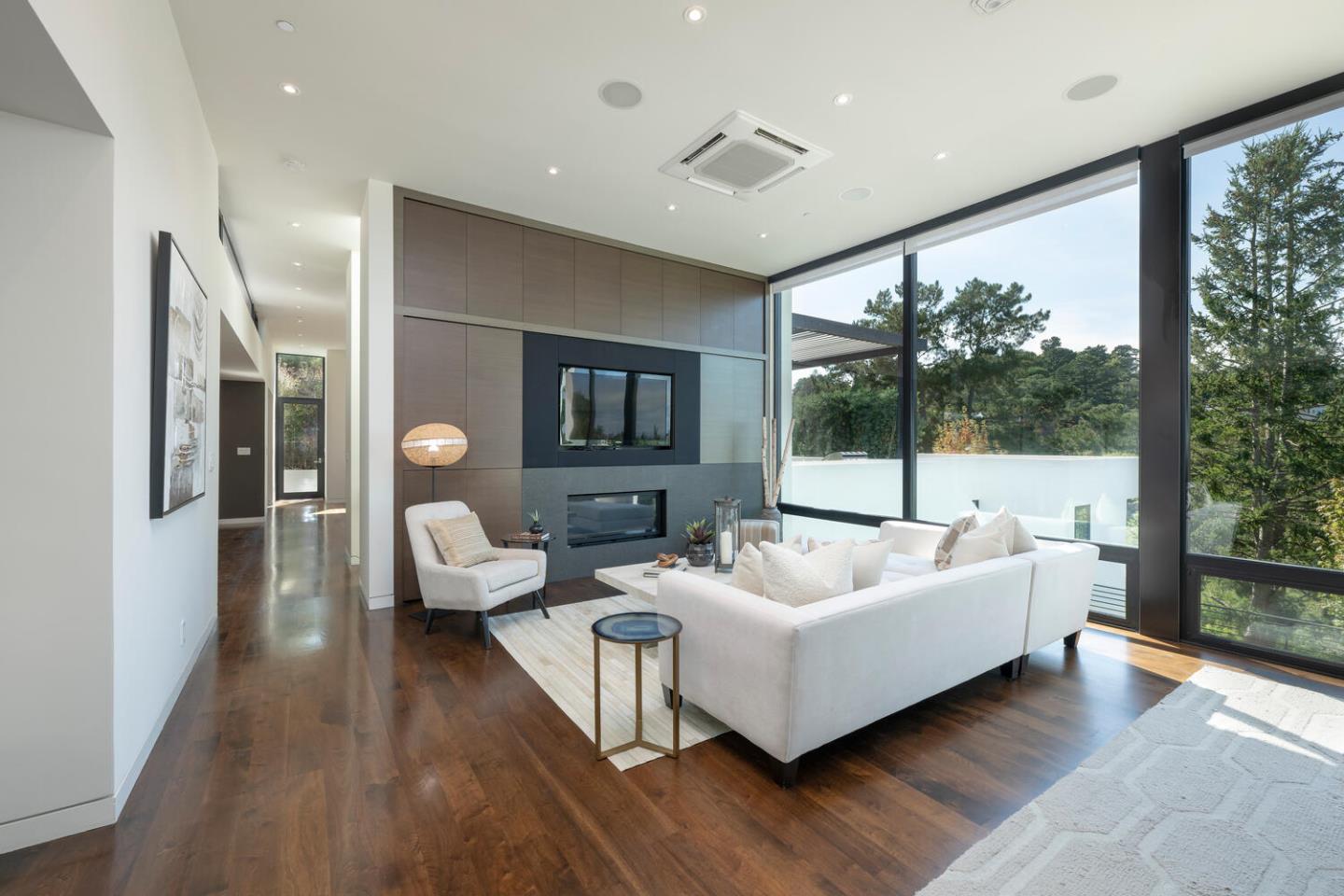 Hillsborough, California, 94010, United States, 4 Bedrooms Bedrooms, ,4 BathroomsBathrooms,Residential,For Sale,1940543
