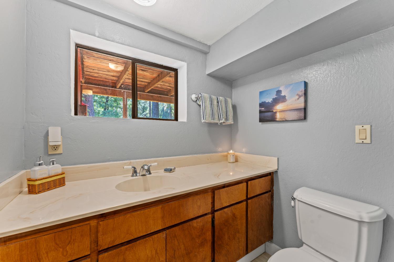 Colfax, California, 95713, United States, 3 Bedrooms Bedrooms, ,2 BathroomsBathrooms,Residential,For Sale,1940988
