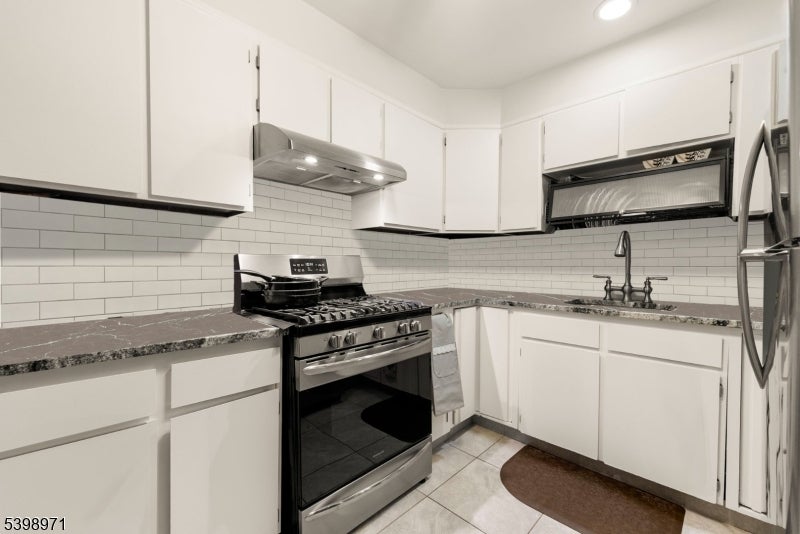 Bloomfield Twp., New Jersey, 07003, United States, 6 Bedrooms Bedrooms, ,2 BathroomsBathrooms,Residential,For Sale,1998013