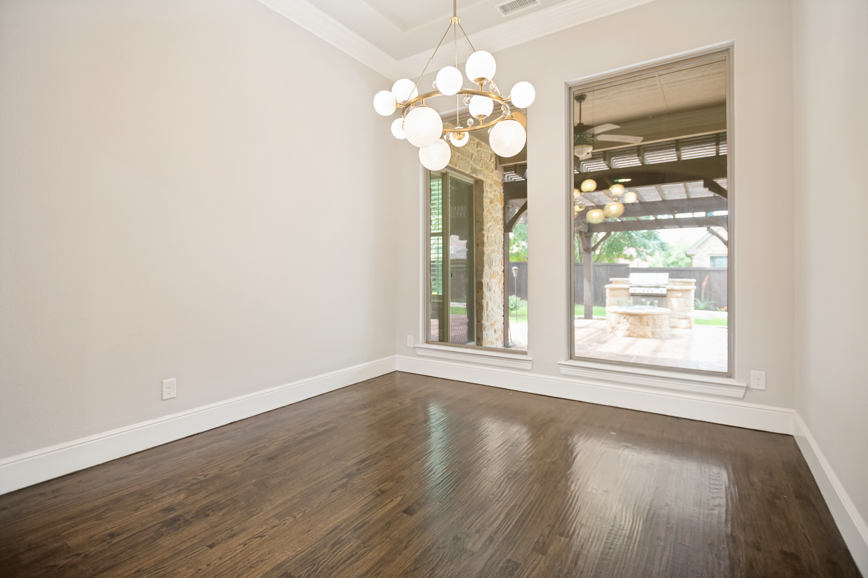  Beautiful One-Story Home is Refreshed and Move-in Ready - 物件實景