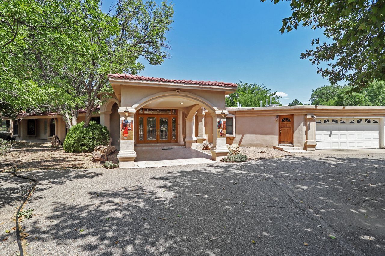 Los Ranchos, New Mexico, 87107, United States, 5 Bedrooms Bedrooms, ,5 BathroomsBathrooms,Residential,For Sale,1900994