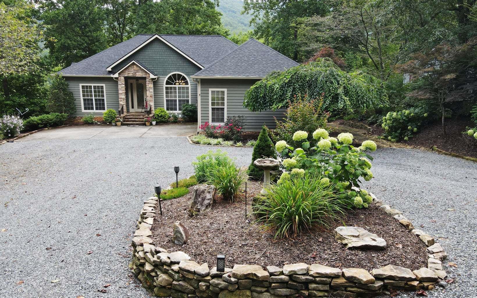 Hiawassee, Georgia, 30546, United States, 4 Bedrooms Bedrooms, ,4 BathroomsBathrooms,Residential,For Sale,1746240