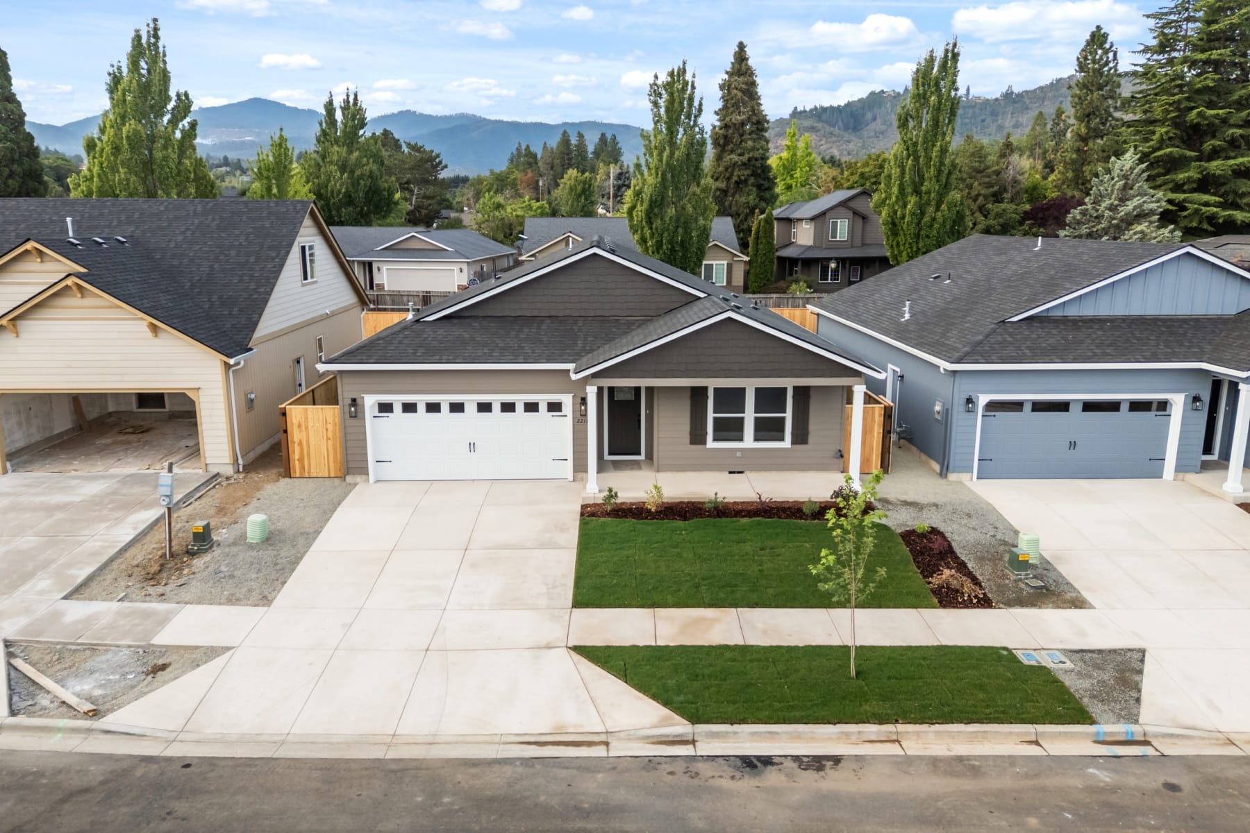  2217 Piazza Drive Medford, OR 97501 - 物件實景