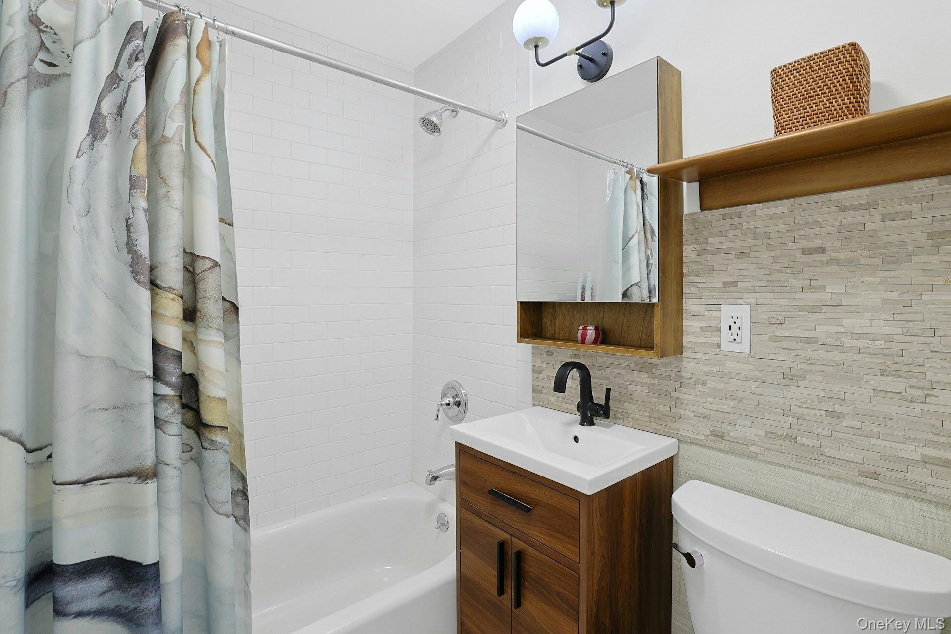 Tarrytown, New York, 10591, United States, 4 Bedrooms Bedrooms, ,3 BathroomsBathrooms,Residential,For Sale,1939396