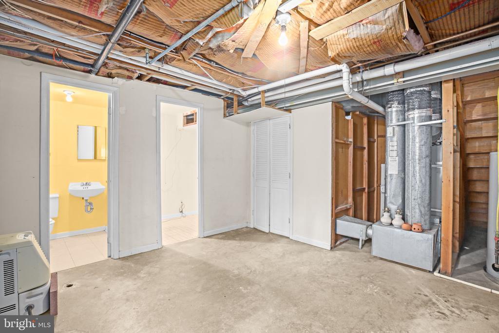 Springfield, Virginia, 22153, United States, 4 Bedrooms Bedrooms, ,4 BathroomsBathrooms,Residential,For Sale,1992836