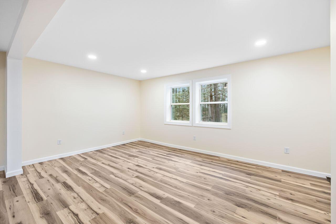 Casco, Maine, 04015, United States, 3 Bedrooms Bedrooms, ,5 BathroomsBathrooms,Residential,For Sale,2001972