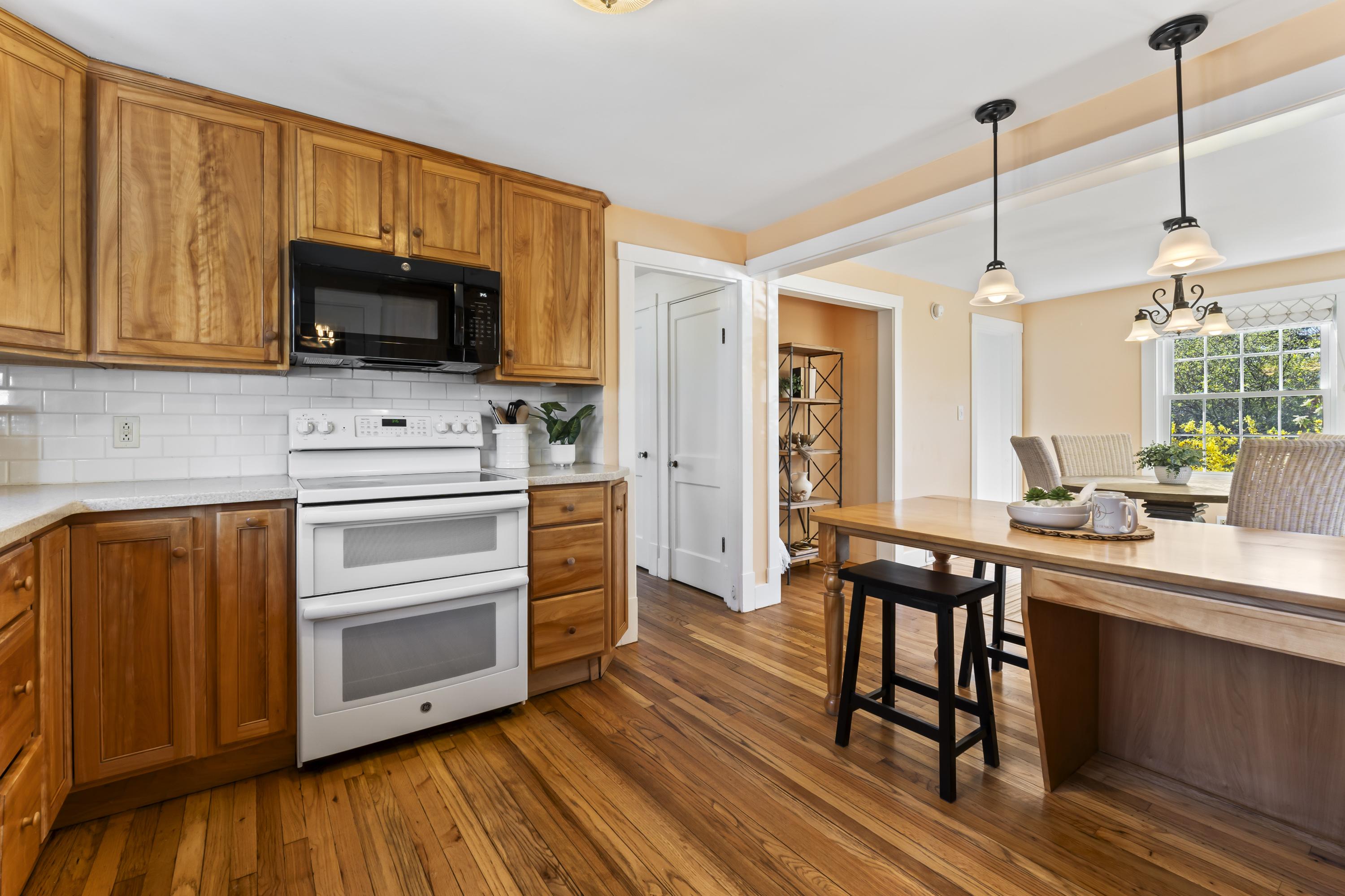Falmouth, Maine, 04105, United States, 3 Bedrooms Bedrooms, ,2 BathroomsBathrooms,Residential,For Sale,1794593