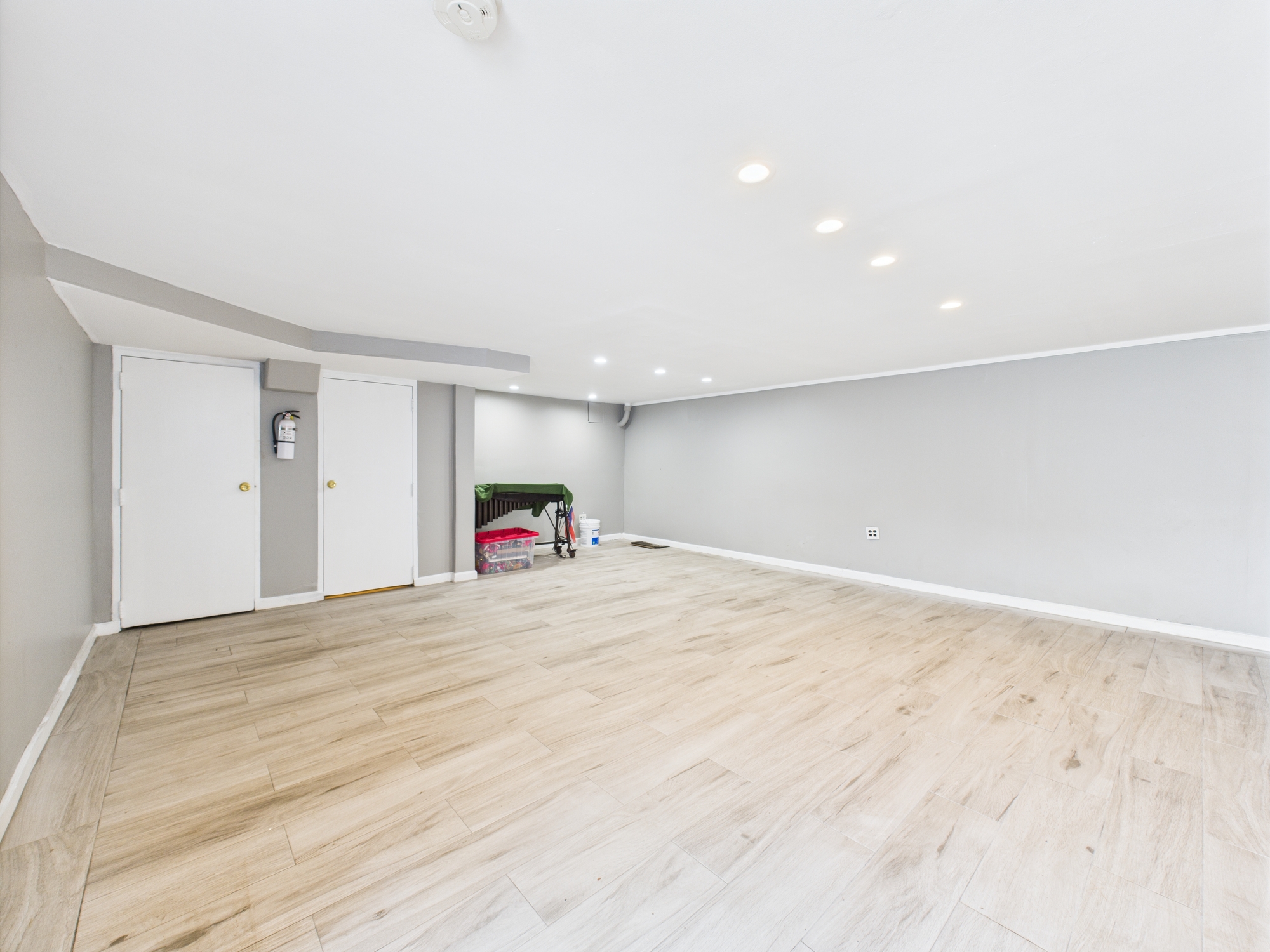 Bronx, New York, 10465, United States, 3 Bedrooms Bedrooms, ,3 BathroomsBathrooms,Residential,For Sale,1895148