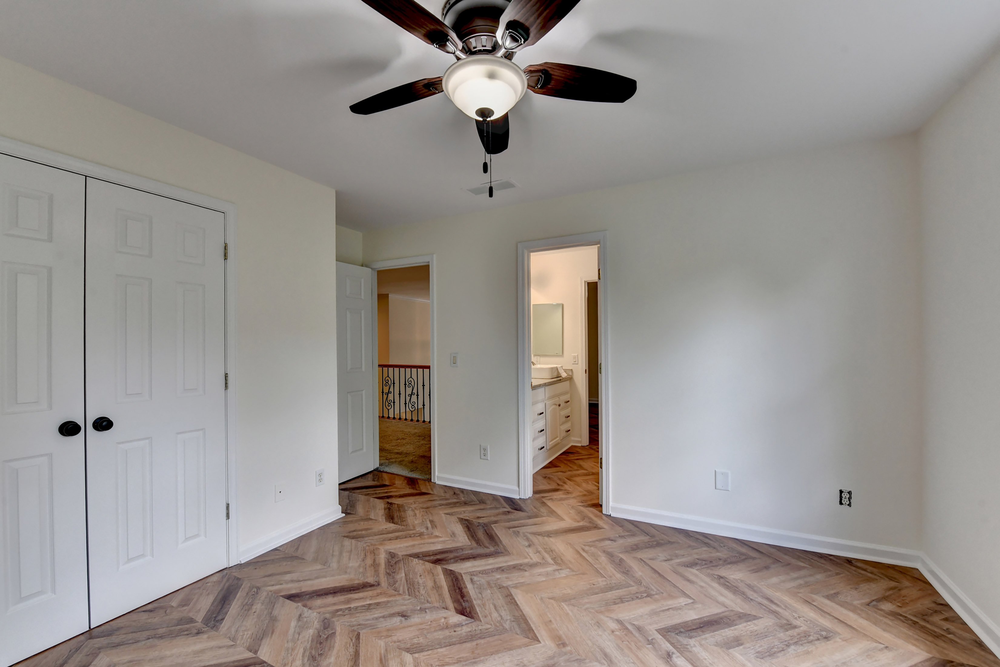  Hard to Find Flat Front Yard with Level Fenced-in Backyard on a Quiet Cul-de-sac - 物件實景