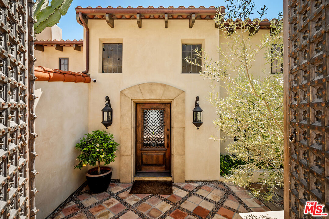 Los Angeles, California, 90068, United States, 4 Bedrooms Bedrooms, ,5 BathroomsBathrooms,Residential,For Sale,1910908