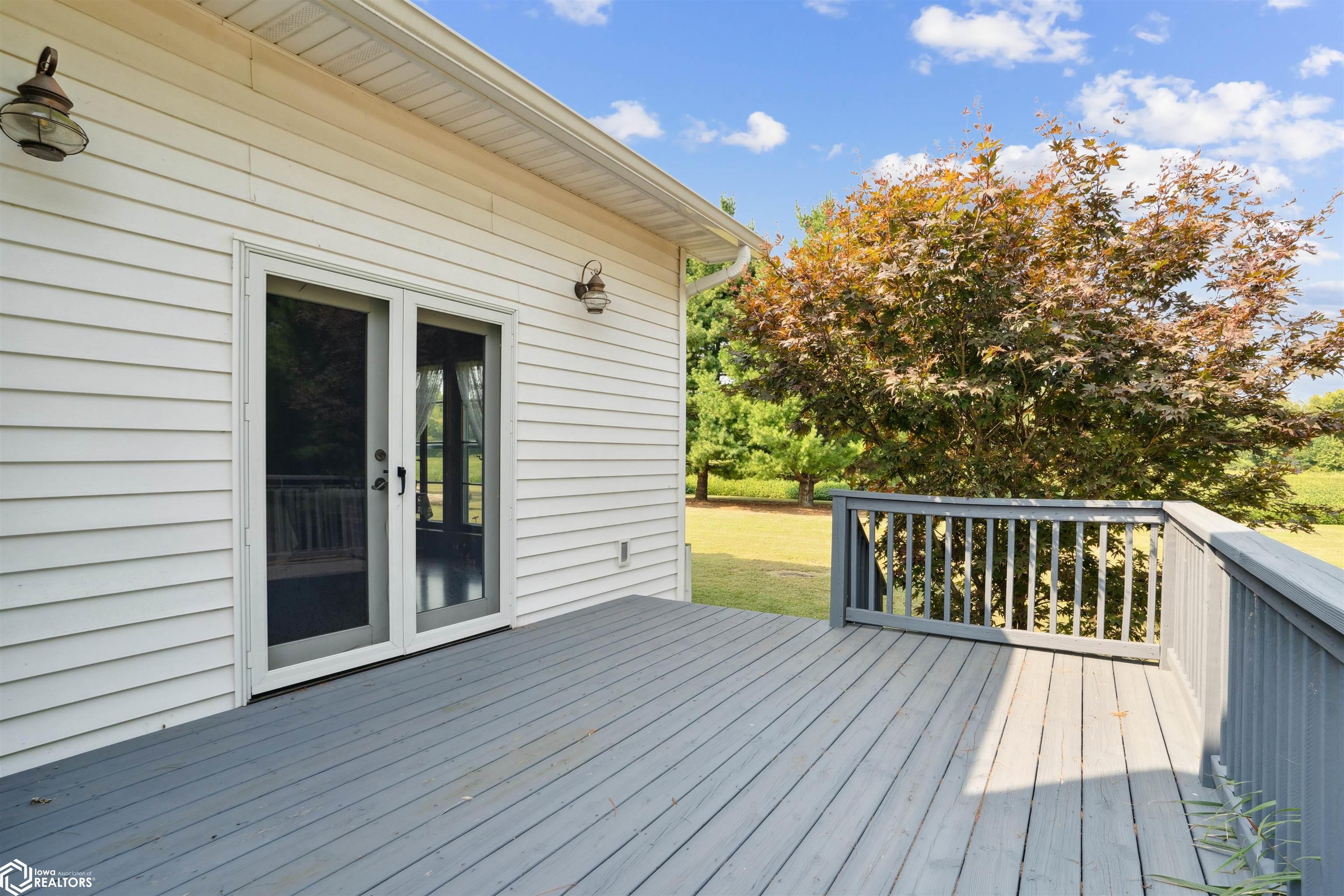 Dallas City, Illinois, 62330, United States, 8 Bedrooms Bedrooms, ,7 BathroomsBathrooms,Residential,For Sale,1980104