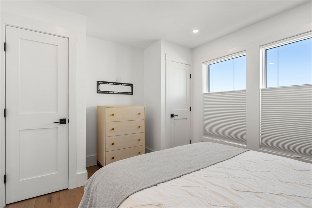 Nahant, Massachusetts, 01908, United States, 2 Bedrooms Bedrooms, ,2 BathroomsBathrooms,Residential,For Sale,1906833